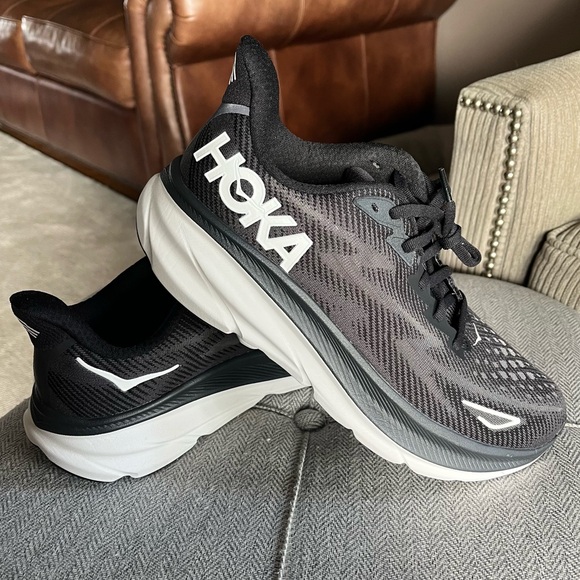 HOKA Clifton 9 Running Shoe - Picture 2 of 6